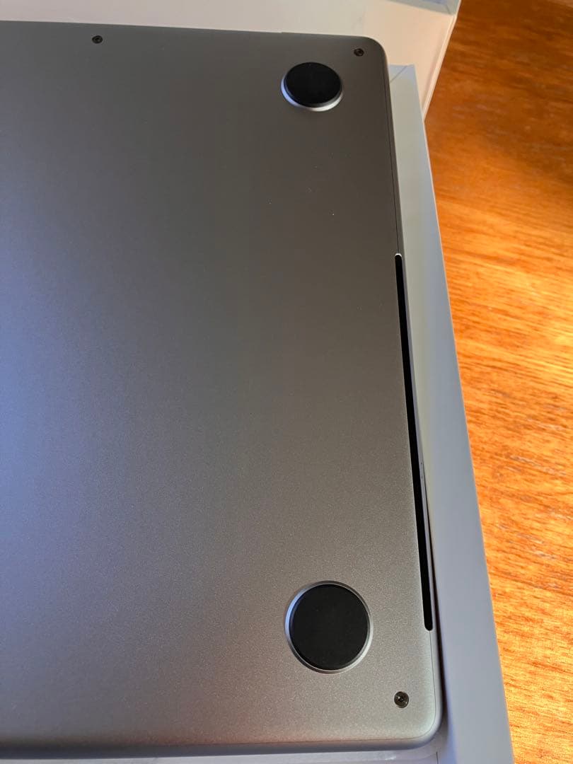 221 超美品　MacBook Pro 14インチ　新品ハードケース付き