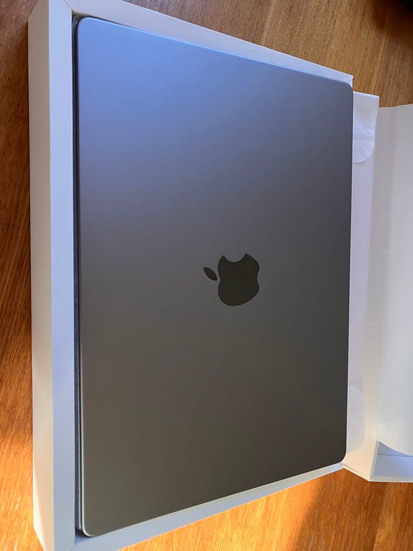 221 超美品　MacBook Pro 14インチ　新品ハードケース付き