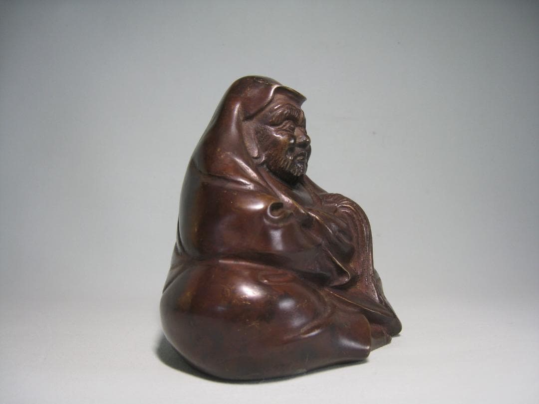 銅製　　達磨像　　払子を手にした達磨