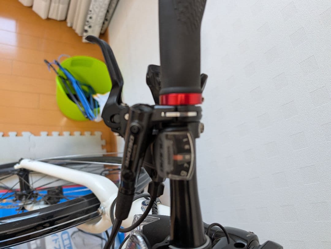 電動アシスト自転車 ホワイト 充電器付き VCR468　クルーズ　鍵 カバー付き