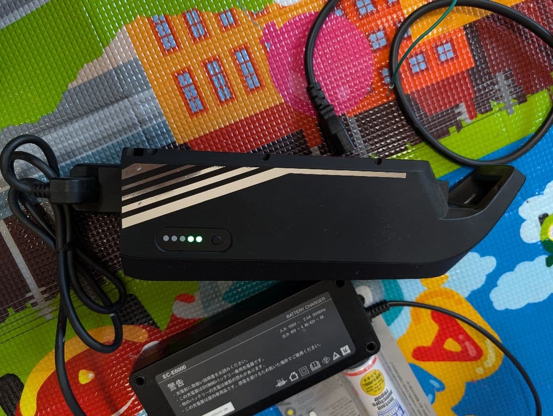 電動アシスト自転車 ホワイト 充電器付き VCR468　クルーズ　鍵 カバー付き