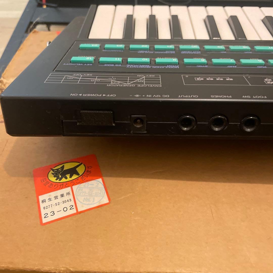Yamaha DX100 シンセサイザー