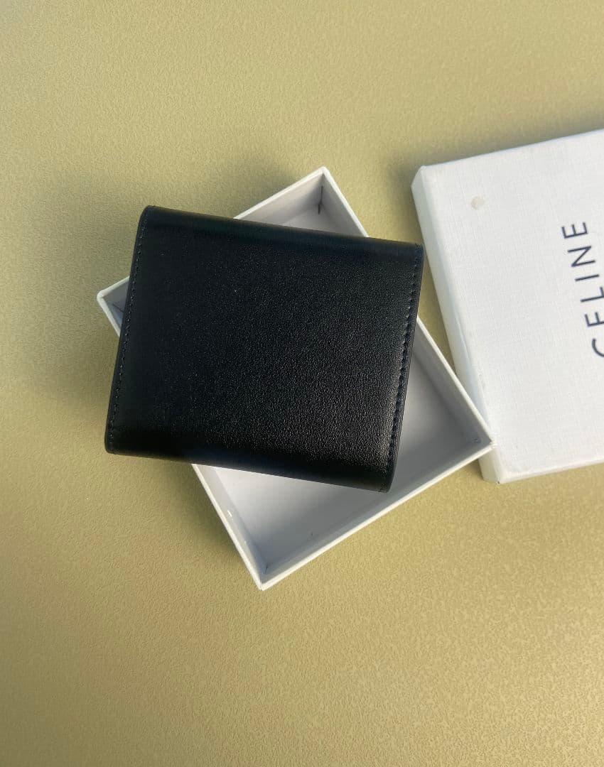 CELINE ブラック レザー 三つ折り財布（ゴールドロゴ付き）