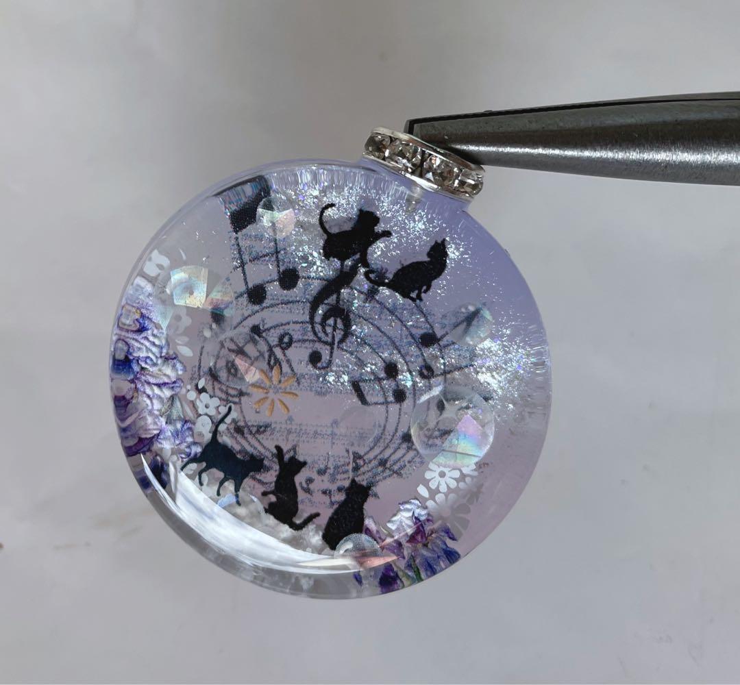 レジン/銀河のメロディと子猫達　蓄光　オルゴナイトネックレス
