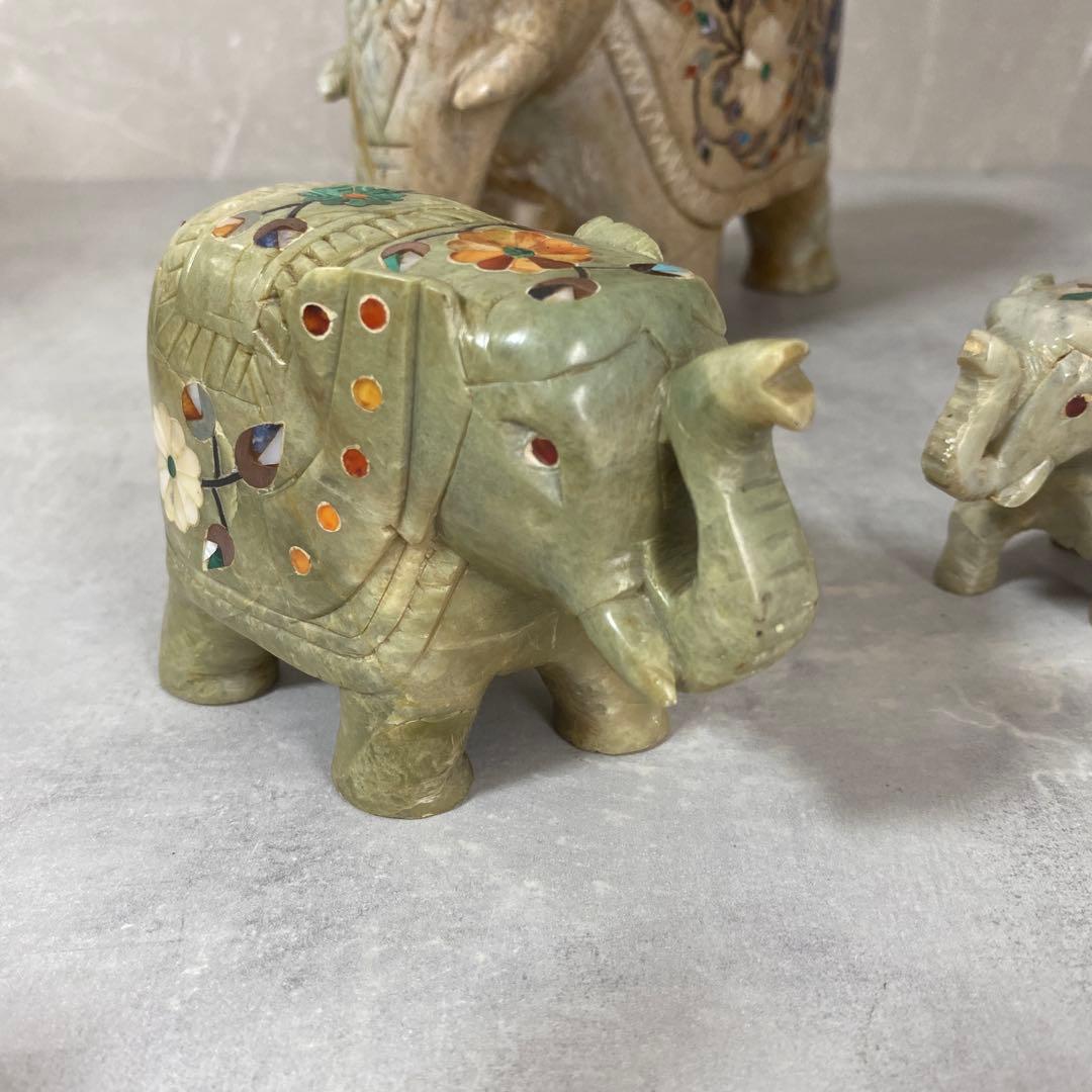 インド工芸品　天然石　花柄　象の置物　大中小3点　縁起物