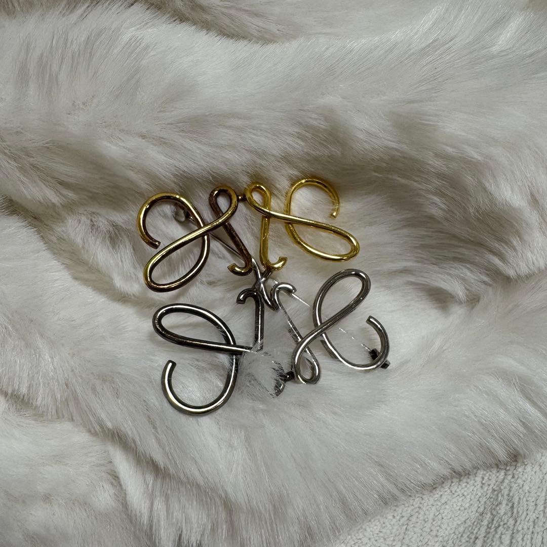 LOEWE ロエベ　4色ブローチ