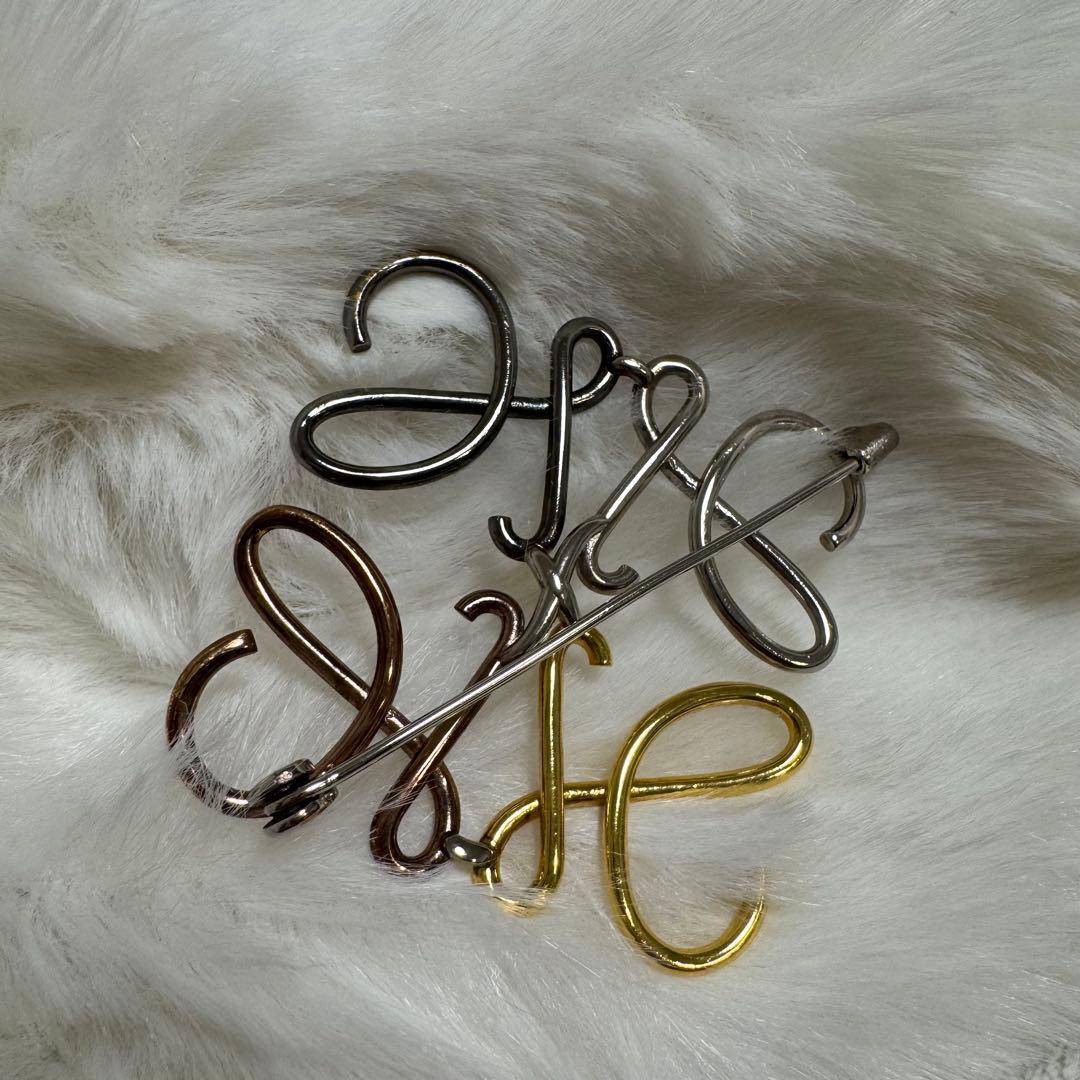 LOEWE ロエベ　4色ブローチ