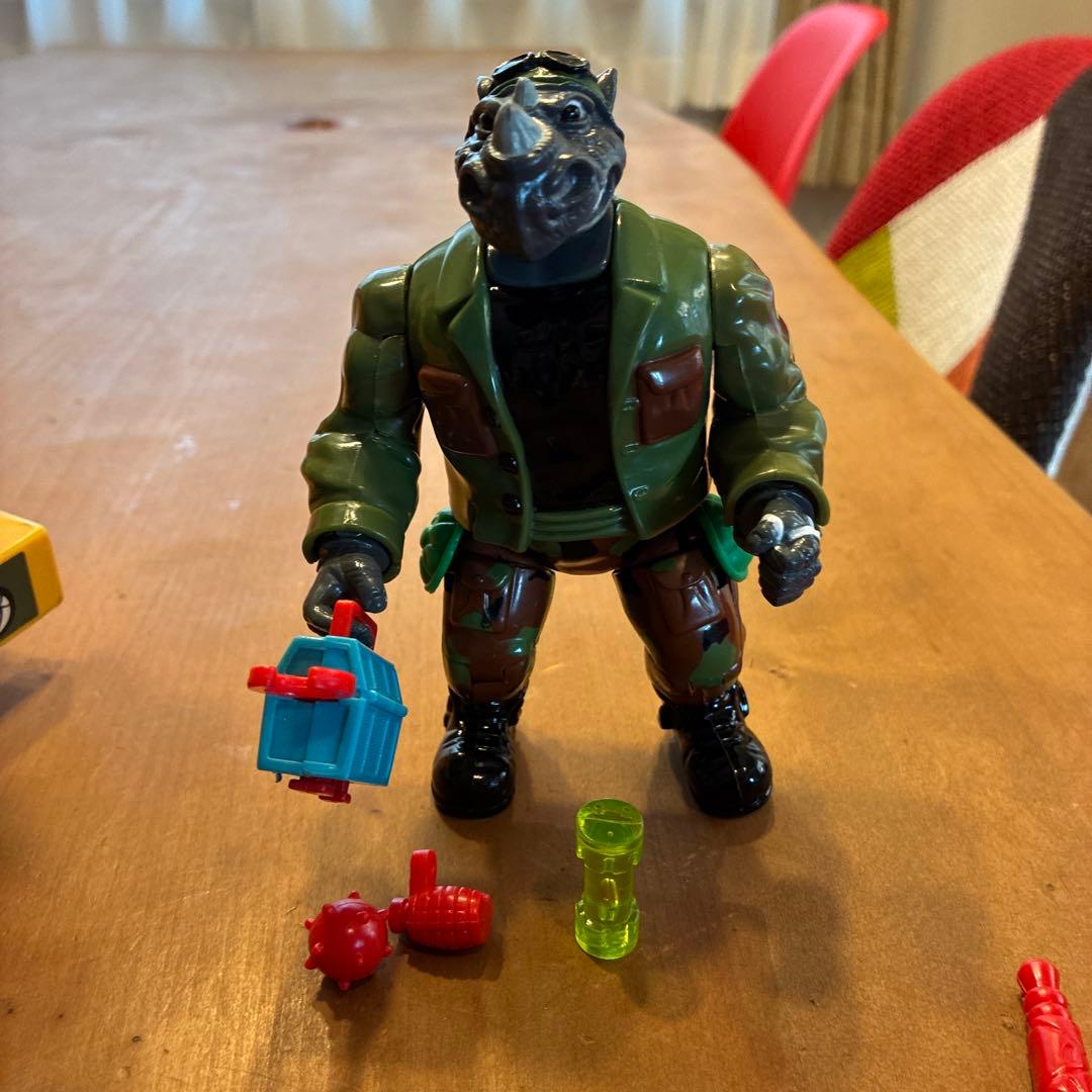 d*2様 ミュータント・タートルズ フィギュア10体とバス・バイク・ボートセット