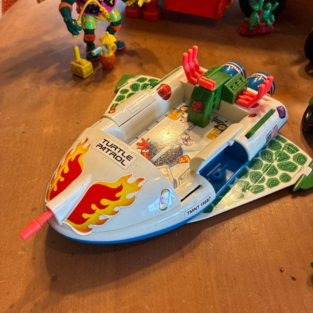 d*2様 ミュータント・タートルズ フィギュア10体とバス・バイク・ボートセット