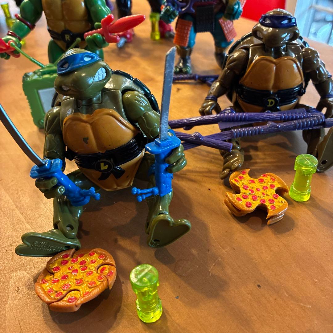 d*2様 ミュータント・タートルズ フィギュア10体とバス・バイク・ボートセット