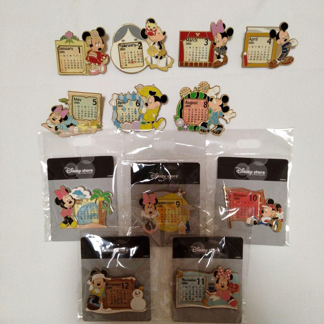 ディズニー　ミッキー・ミニー　2005 カレンダーピンバッジセット