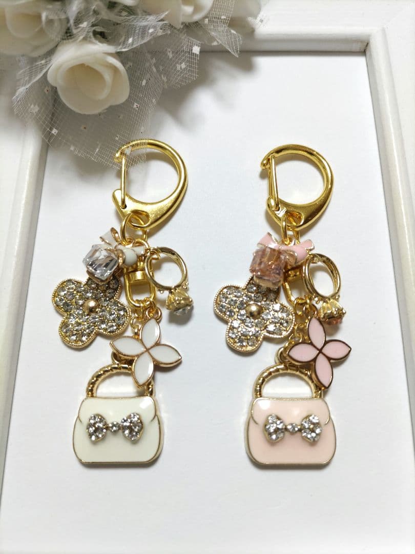 ハンドメイドチャーム　キーホルダー　キラキラカメリア　黒系　他おまとめ