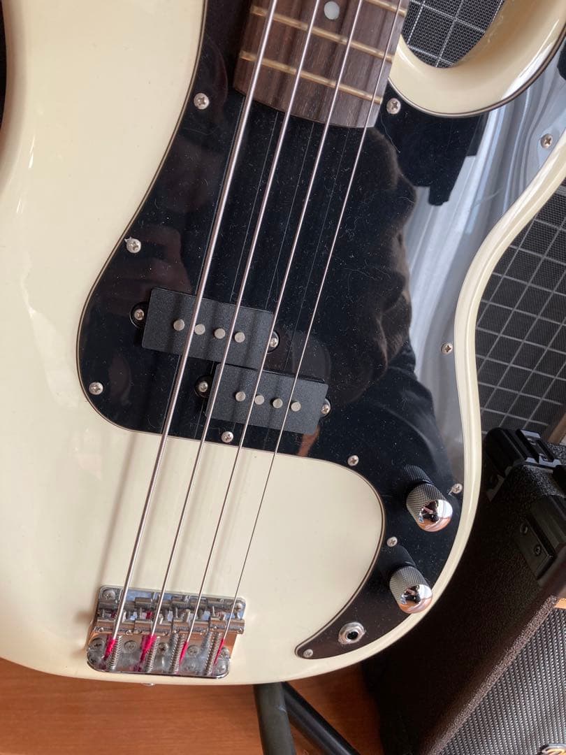 SELDER エレキベース ホワイト ギターケース・アンプ付き