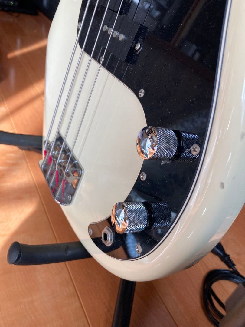 SELDER エレキベース ホワイト ギターケース・アンプ付き