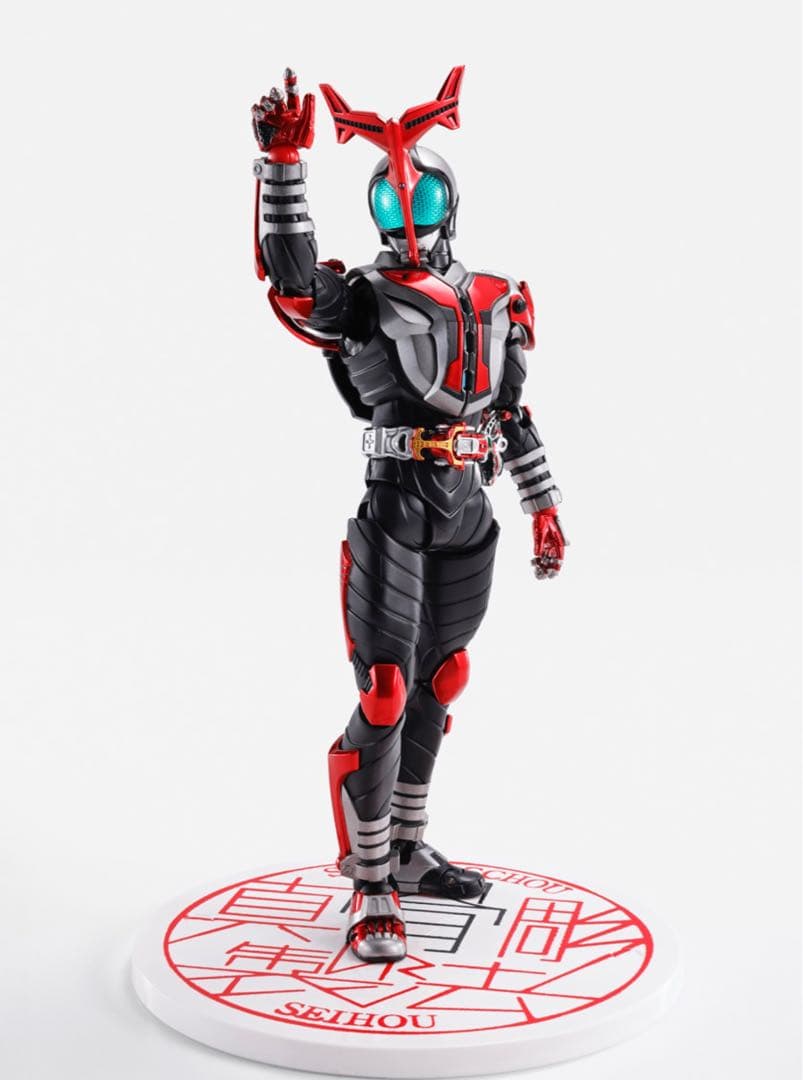 S.H.Figuarts 真骨彫製法 仮面ライダーカブト　ハイパーフォーム