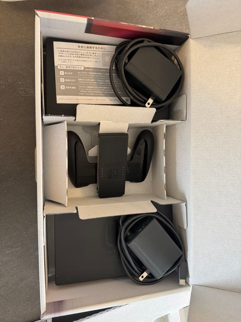 Nintendo Switch 本体。ドック2つ、128GB mSD付属