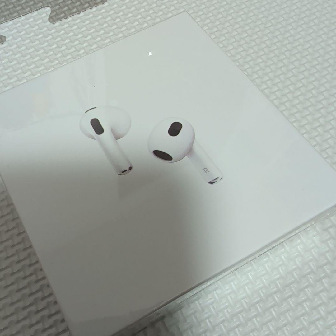 新品未開封　AirPods with MagSafe Charging Case