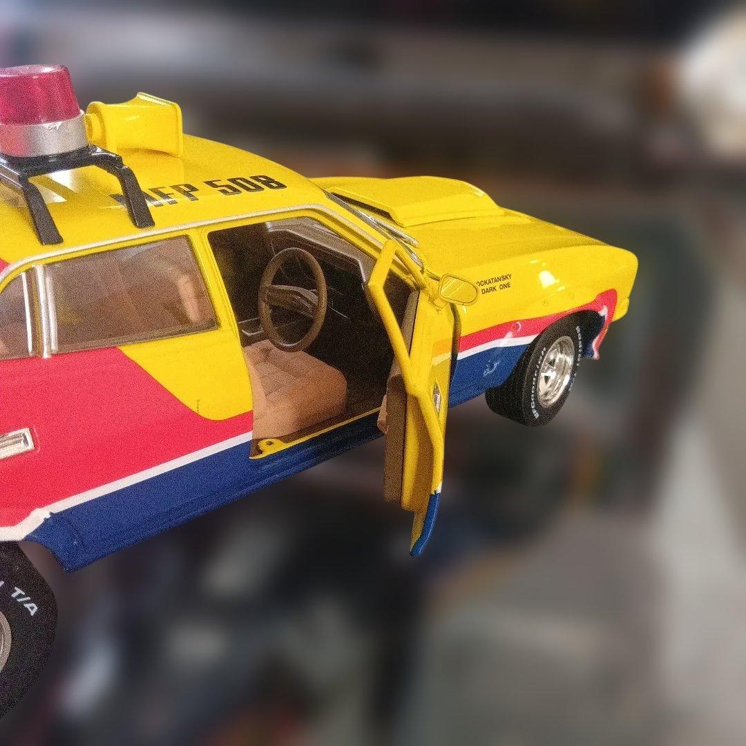 稀少インターセプター ミニカー マックス仕様1/18