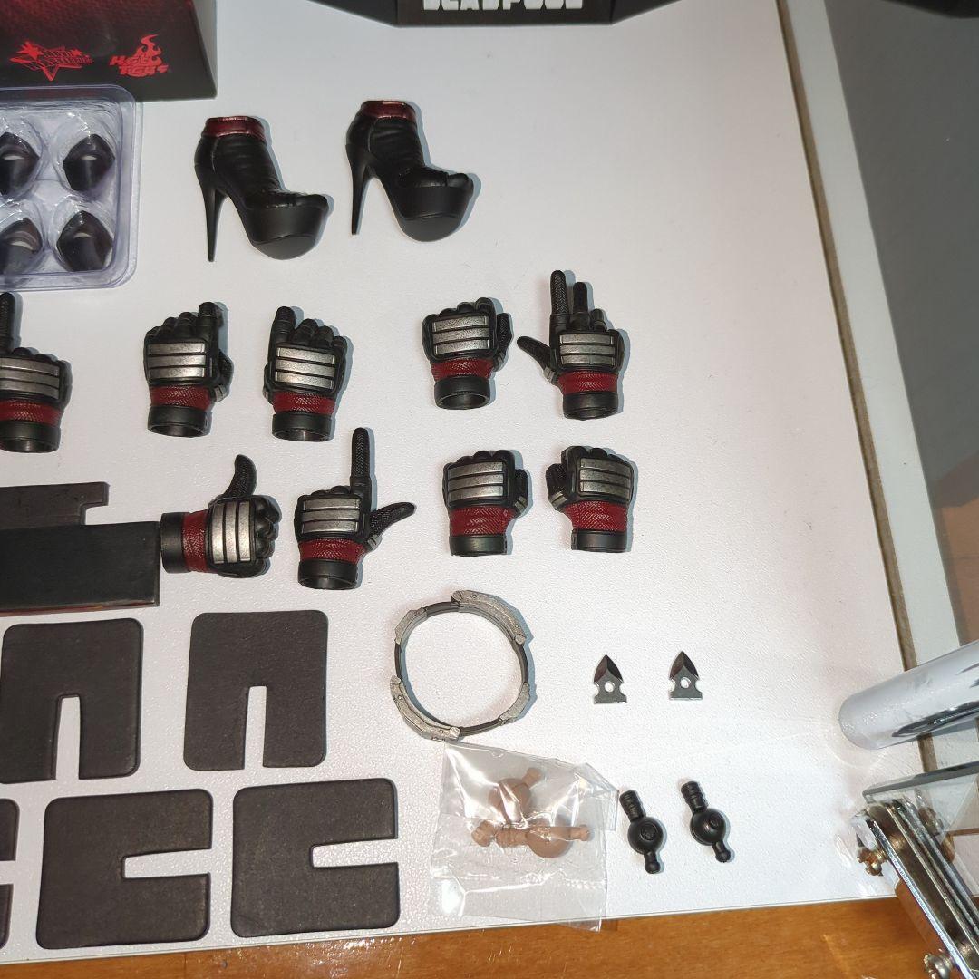 デッドプールホットトイズ