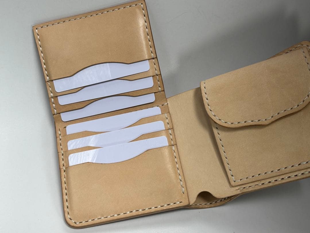 ここまゆ 【年末セール】ヌメ革　二つ折り財布　カード収納11枚　札仕切