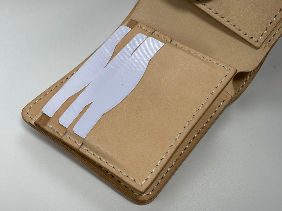 ここまゆ 【年末セール】ヌメ革　二つ折り財布　カード収納11枚　札仕切