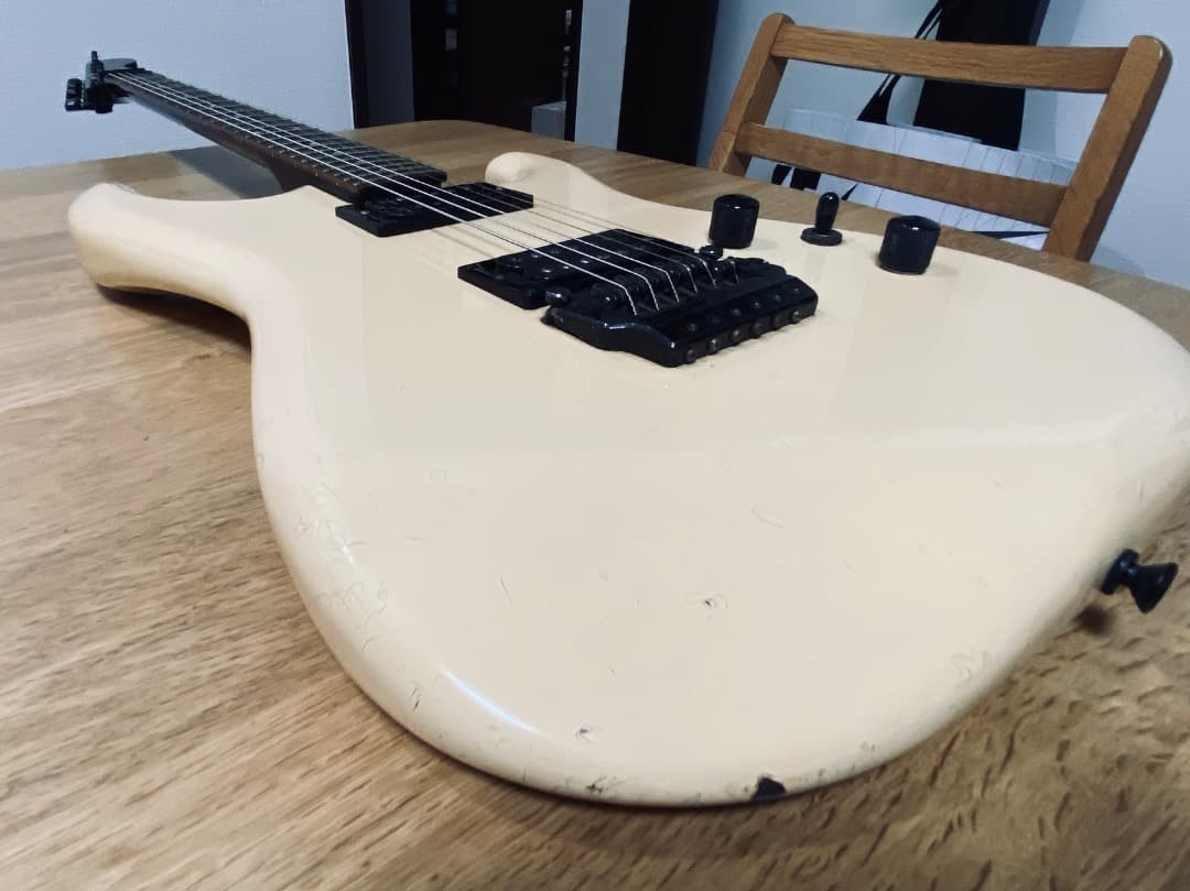 JUNK-FENDER HH E SERIAL 年1986