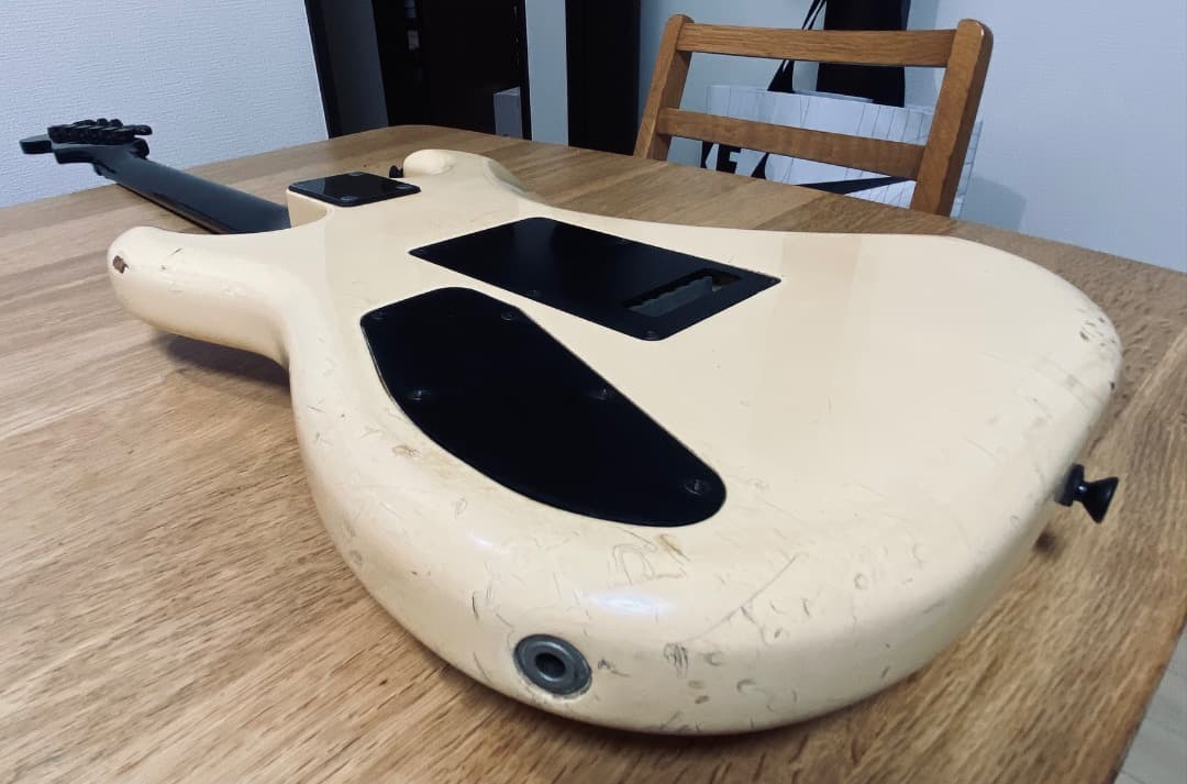 JUNK-FENDER HH E SERIAL 年1986