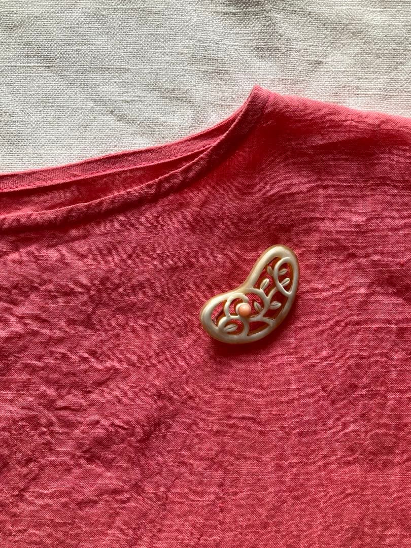 【週末限定出品】 BISOU ピンクさんごのブローチ