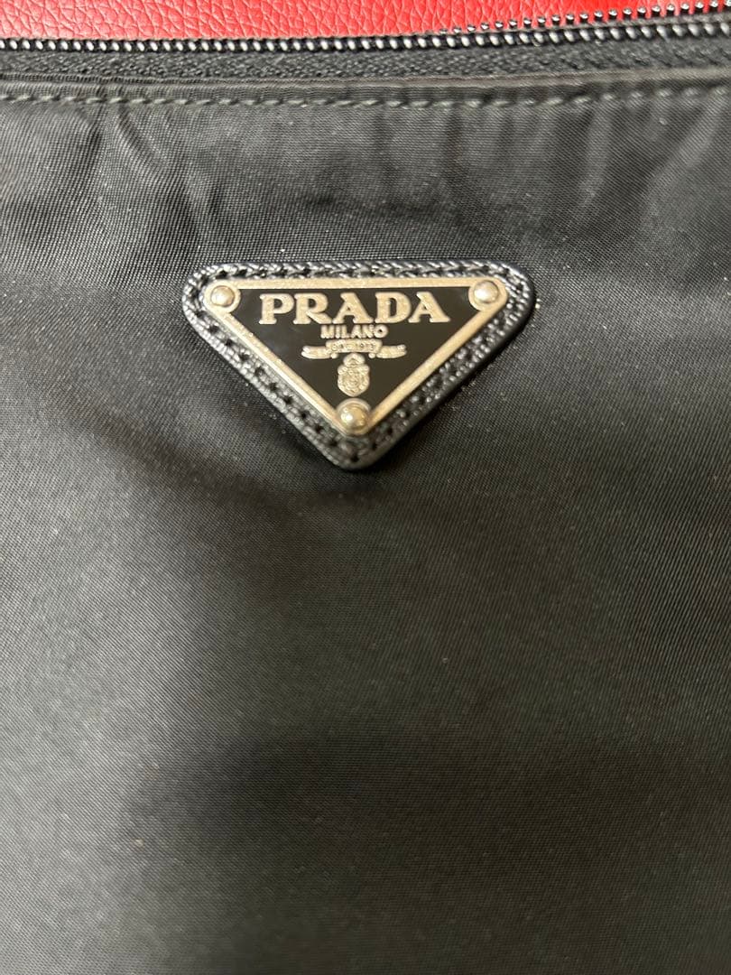 PRADA プラダ　ショルダーバッグ　斜めがけ　三角ロゴ