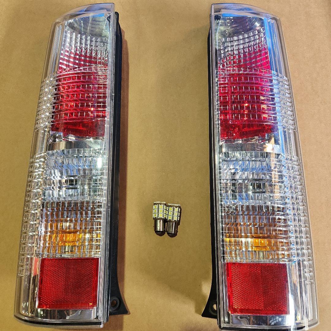 SUZUKI　エブリィワゴン　DA64W 純正品後期クリアテールランプ