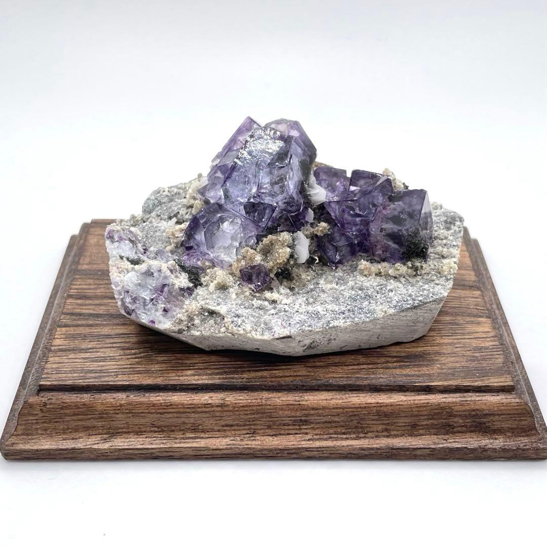 中国 ヤオガンシャン鉱山産 フローライト(母岩付き) 鉱物標本