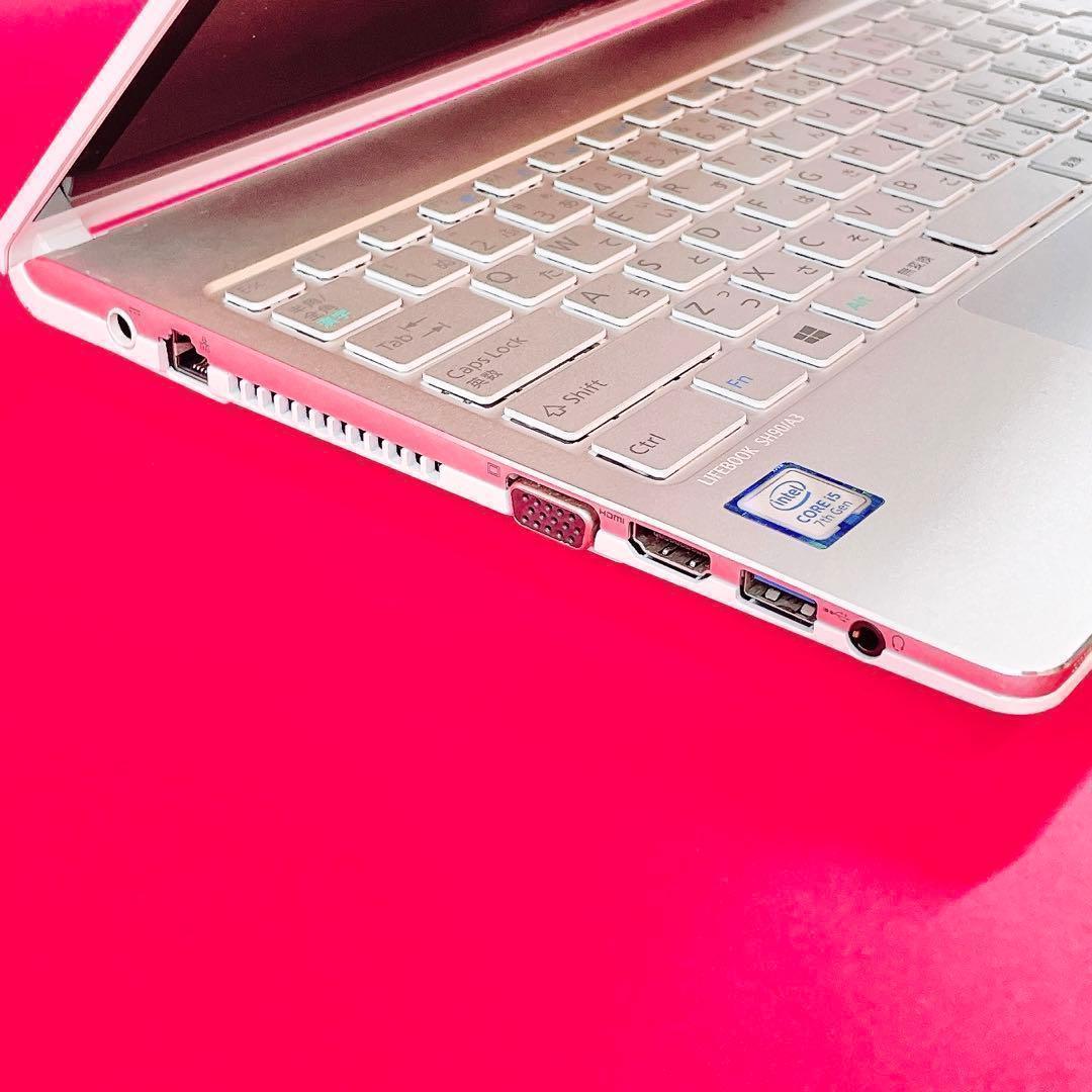 小型軽量❣️タッチパネル✨️可愛い白薄型ノートパソコン✨️カメラ付きサクサク快適SSD