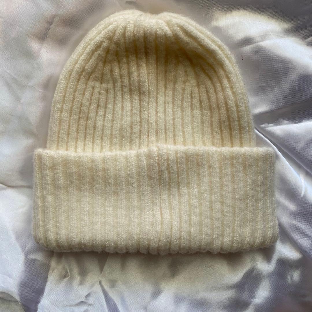 CHANEL CCマーク　ホワイト ニット帽 ロゴ刺繍