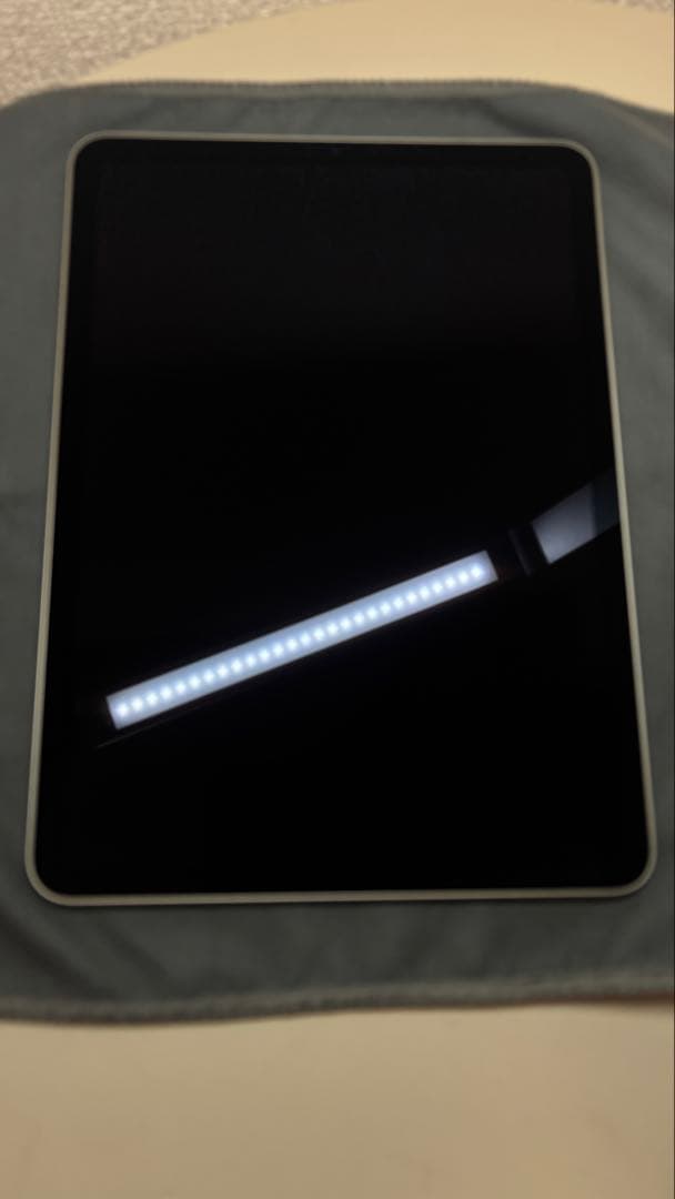 iPad Air （第5世代）シルバー 本体　+　キーボード