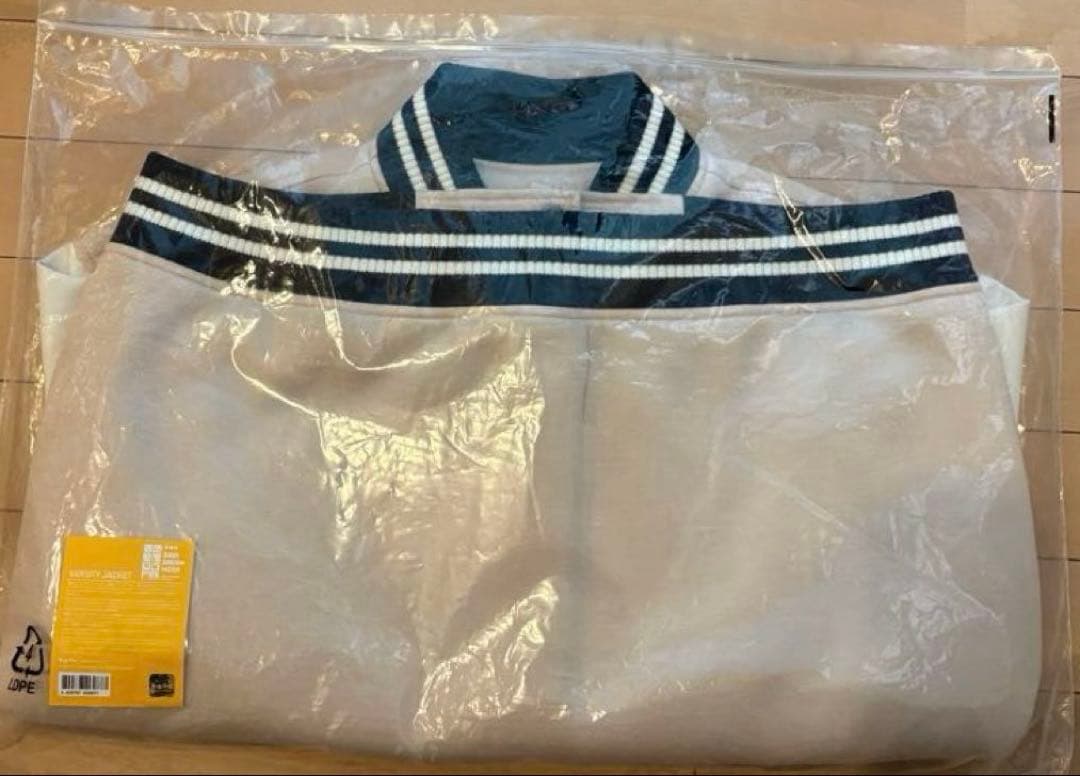 アイドル TXT MOA CAMPUS VARSITY JACKET