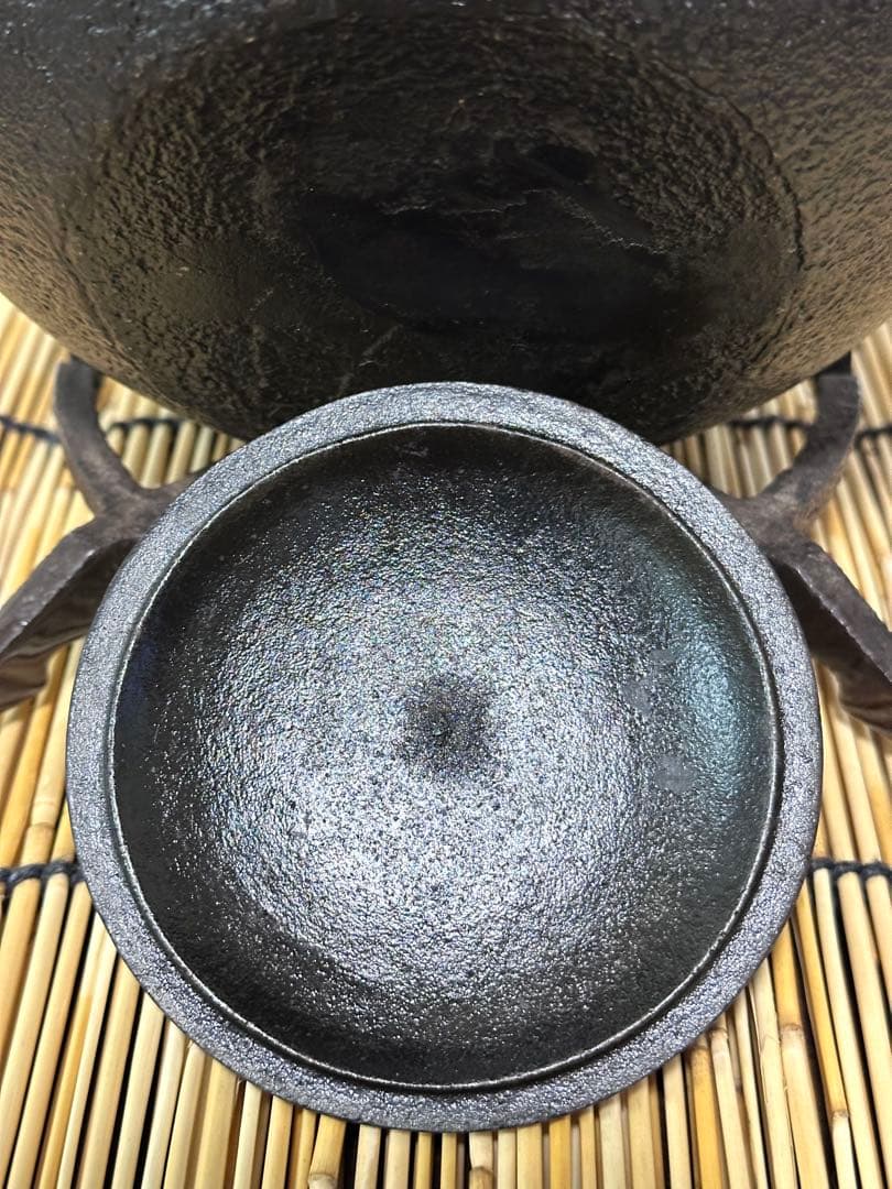 未使用品、長期保管品　南部利祥銘造 １５型アラレ 南部鉄瓶　南部鉄器　鉄瓶