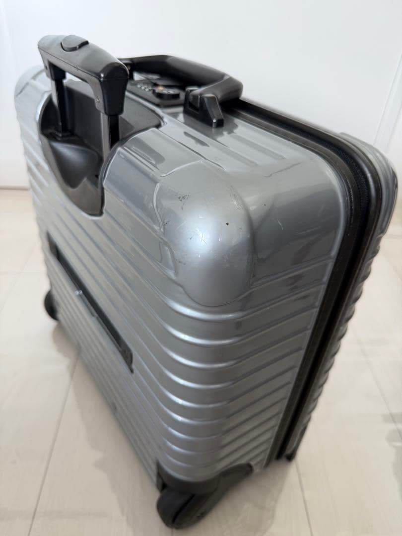 リモワRIMOWA サルサビジネストローリー25Lキャリーケース シルバー