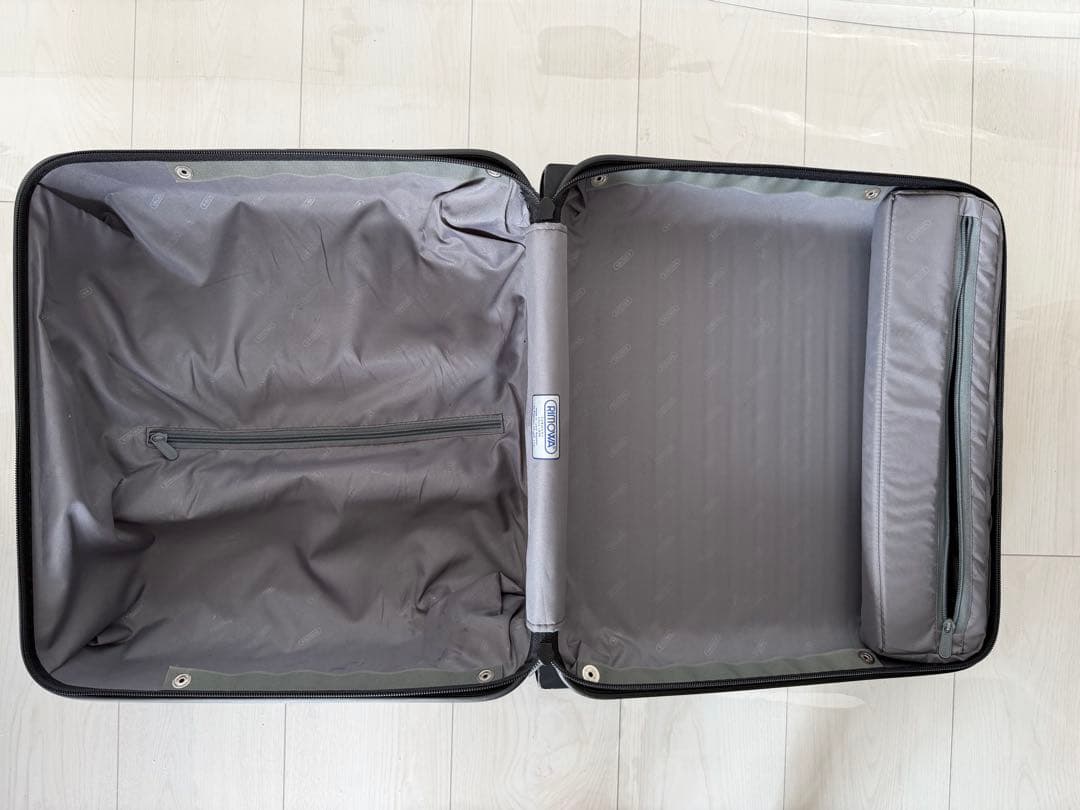 リモワRIMOWA サルサビジネストローリー25Lキャリーケース シルバー