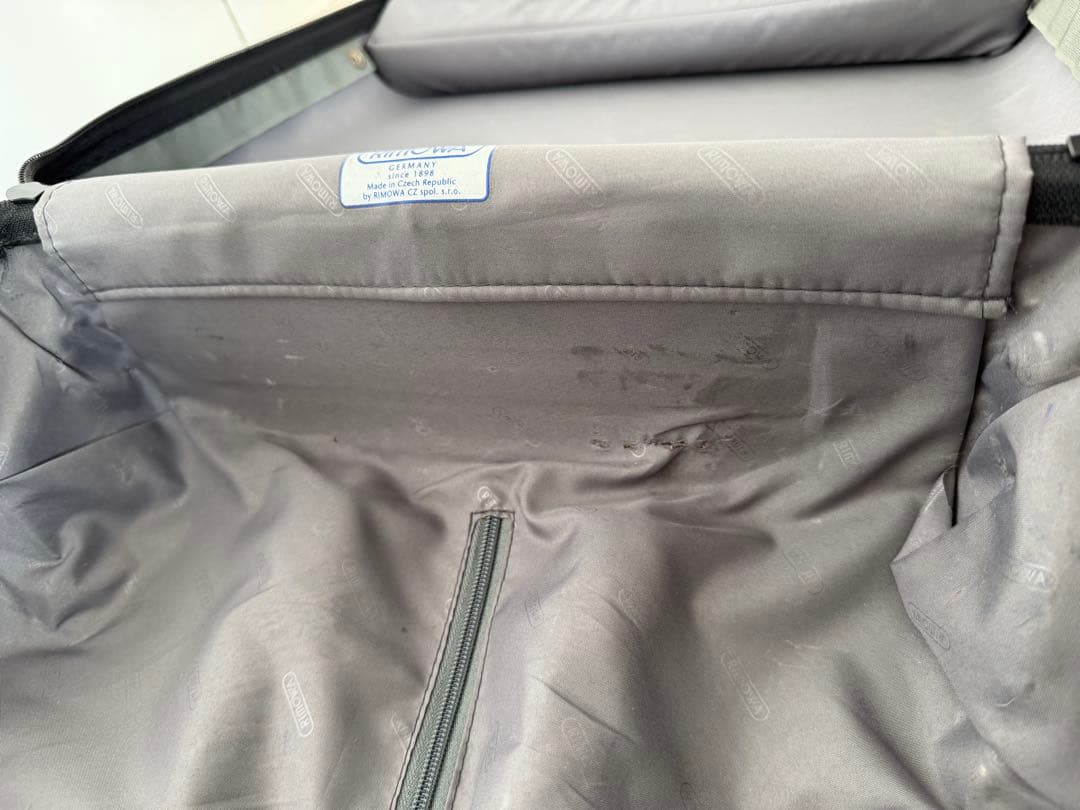 リモワRIMOWA サルサビジネストローリー25Lキャリーケース シルバー
