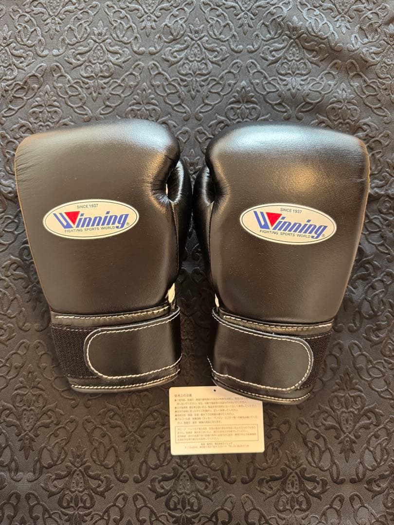 ウィニング　Winning ボクシンググローブ 8 oz ブラック新品未使用品