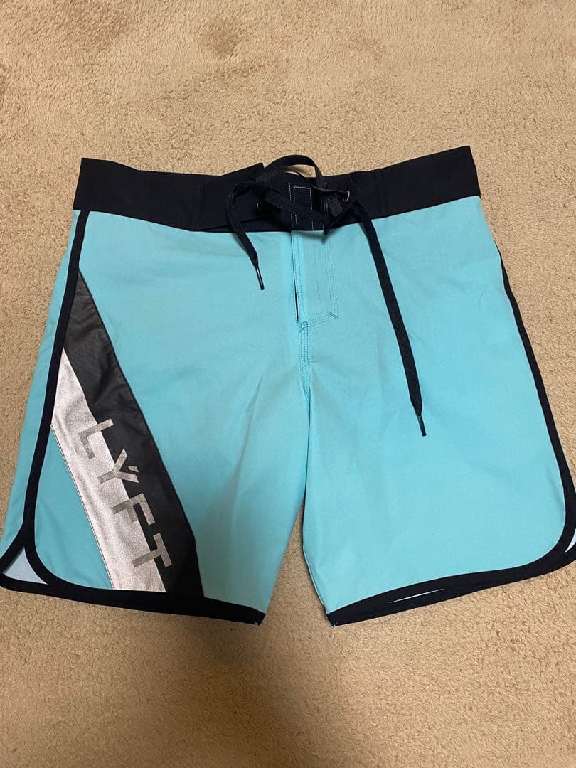 ⭐︎【公式完売品　未使用品】⭐︎ LYFT リフト　サーフパンツ　S