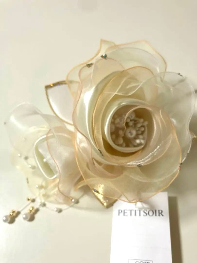 東京ソワール　PETITSOIR コサージュ ブローチ　オフホワイト　新品未使用