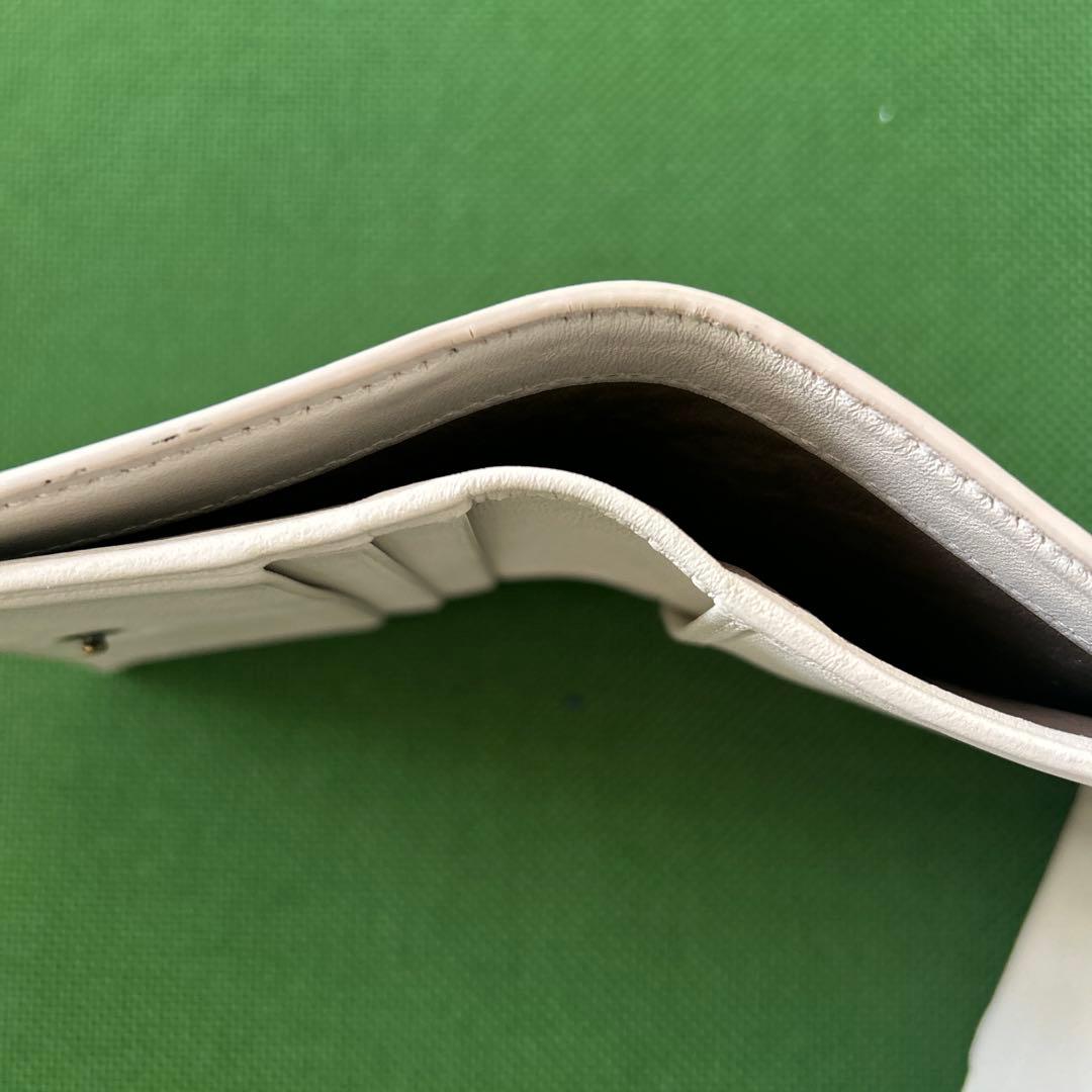 ボッテガヴェネタ　オフホワイトレザー