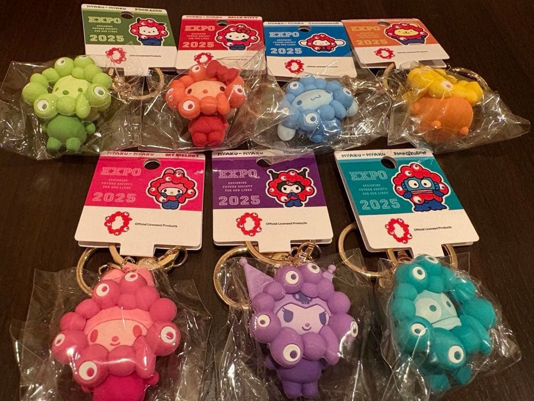 サンリオ　推しカラー ミャクミャクキーホルダー 関西万博　コンプリート7種類