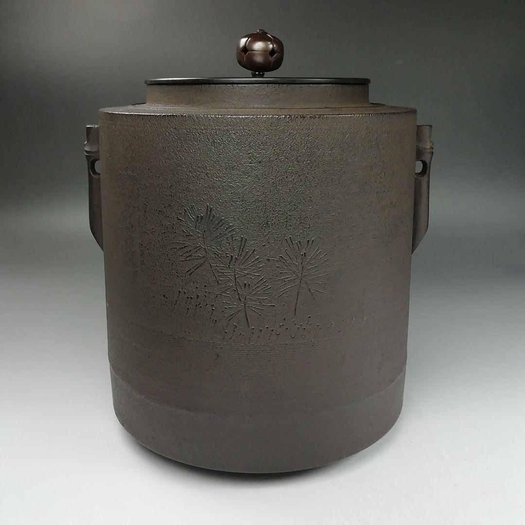 Ｗ１３２　茶釜　『松地紋　筒釜』『釜師　須藤浄義』『鉄釜』　共箱　茶道具