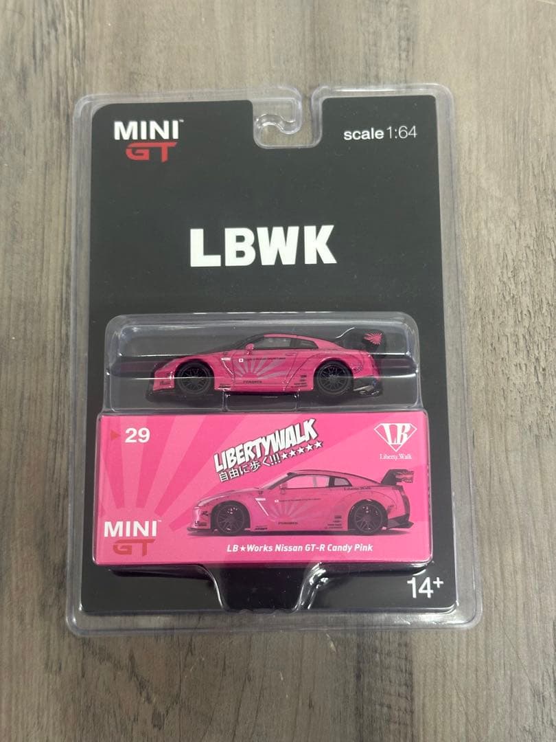 ミニカー MINI GT LBWK Nissan GT-R Candy Pink 1:64