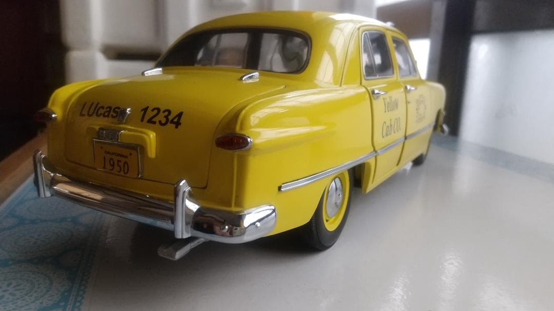1950 Ford Yellow Cab 1/18 スケール
