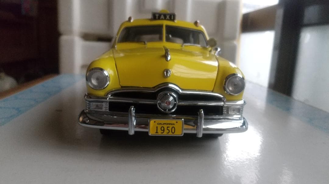 1950 Ford Yellow Cab 1/18 スケール