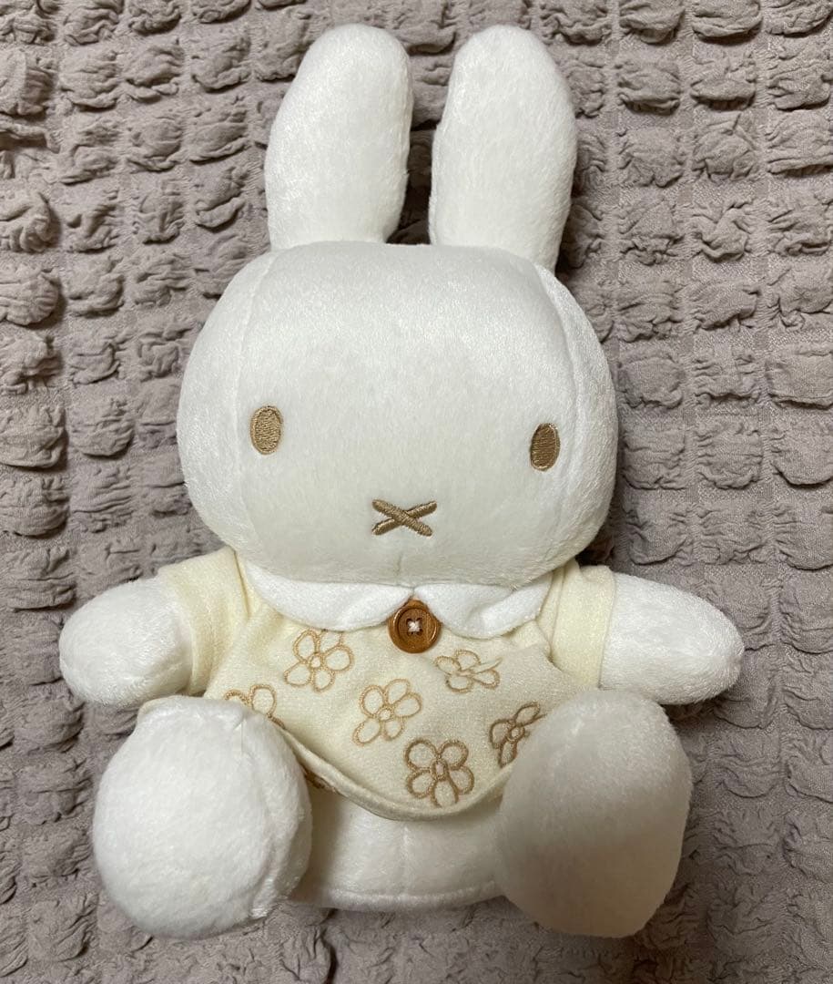 ミッフィー ホワイトシリーズ　ぬいぐるみ 花柄刺繍付き