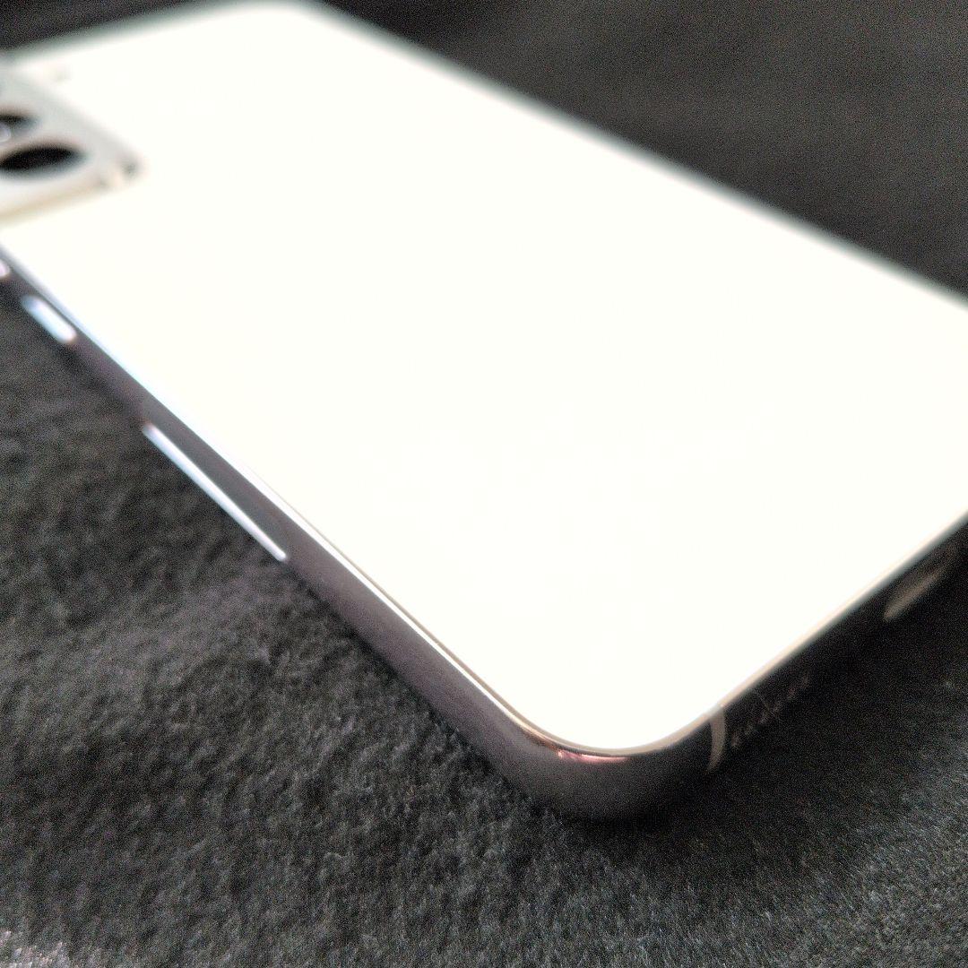 【値下げしました】Galaxy S22　ホワイト　キズ割れなどのない美品